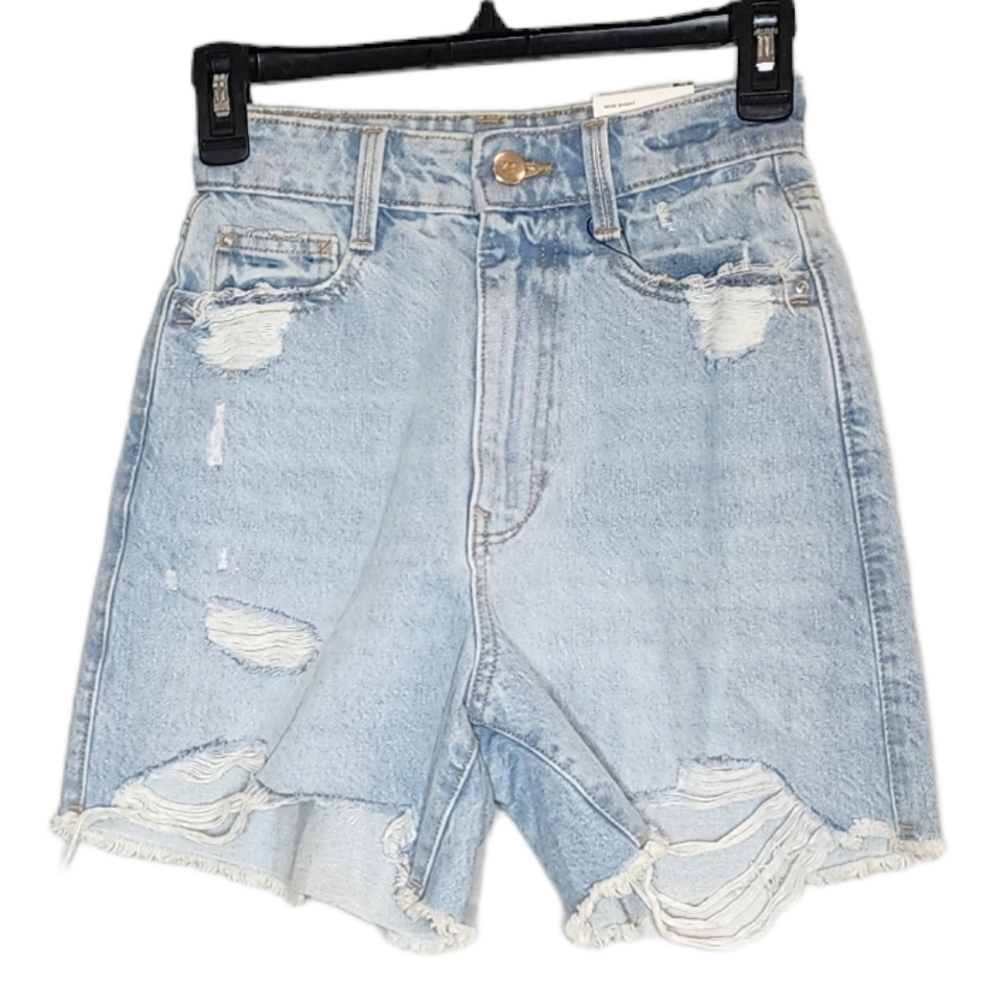 NWT Zara highrise lightwash mom jean shorts. Distressed. Size 0.